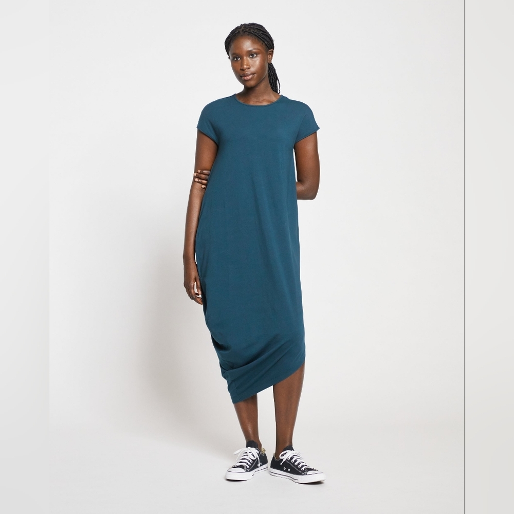 Universal Standard Women's Iconic Geneva Dress in Deep Sea   Asymmetric Size M